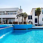 Hotell Kamari 3*