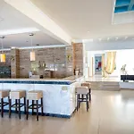 Kamari Hotell 3*