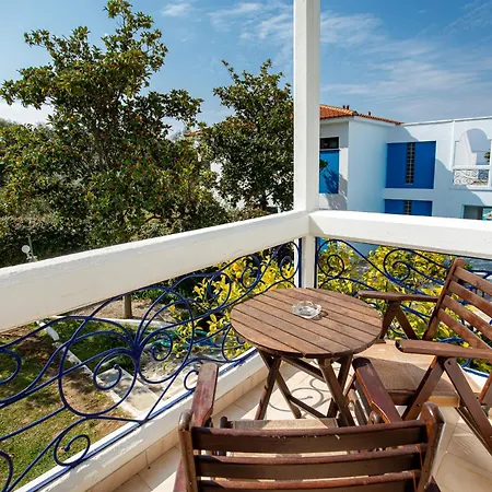 Kamari Hotell Potos