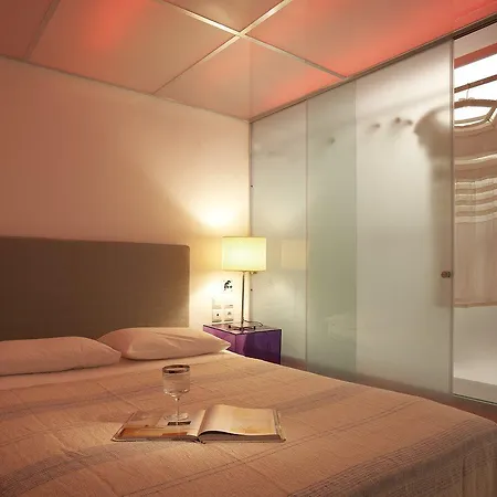 Kamari Hotel 3*