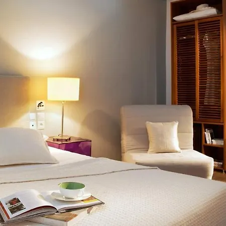 Kamari Hotel