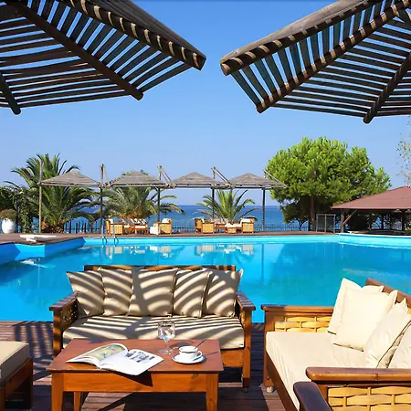 Kamari Hotel 3*