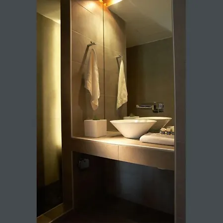 Kamari Hotel Potos