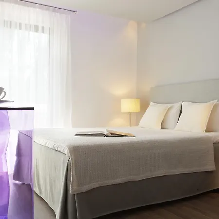 Kamari Hotel 3*