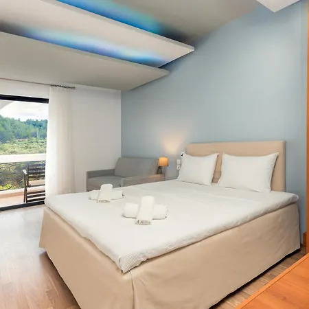Kamari Hotel 3*