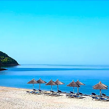 Kamari Hotel 3*